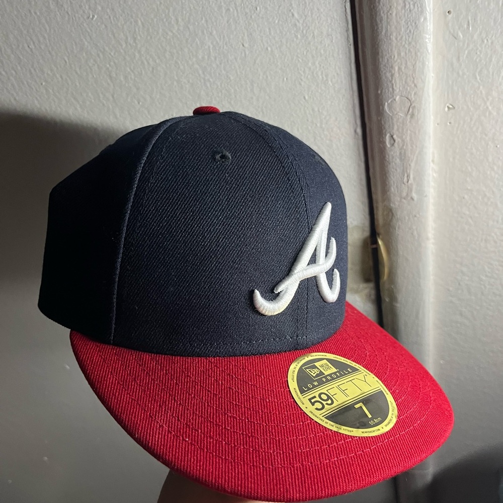 Size 7 Atlanta Braves Fitted Hat / Worn Once / Great Condition